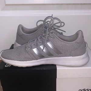 Adidas Women's QT Race Size: 9 Color: Gray Running Shoes/ Sneakers